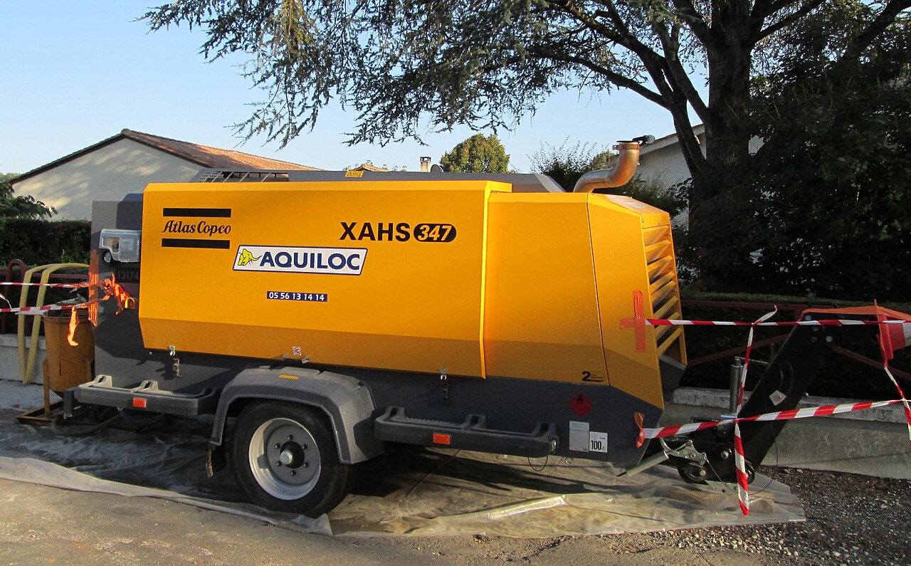 Industrial air compressor for oilfield operations