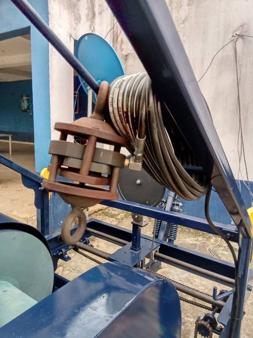 Slickline unit and wellsite mechanical conveyance equipment