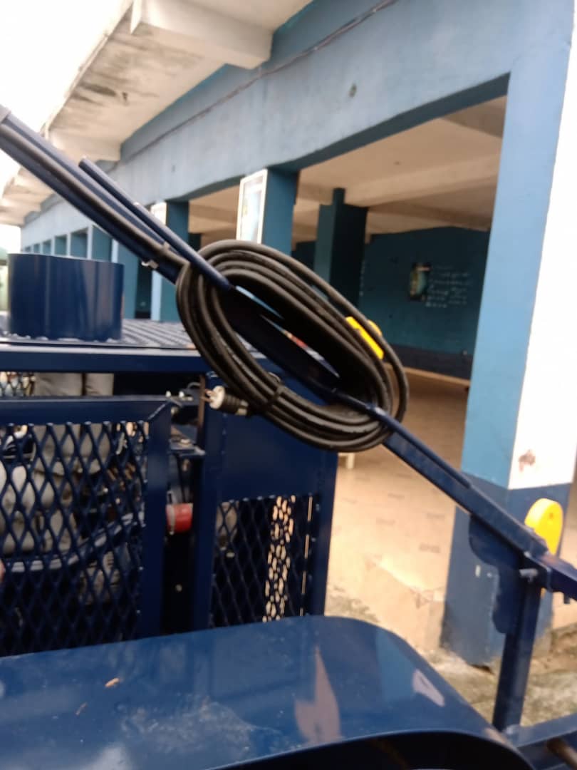 Slickline unit and wellsite mechanical conveyance equipment