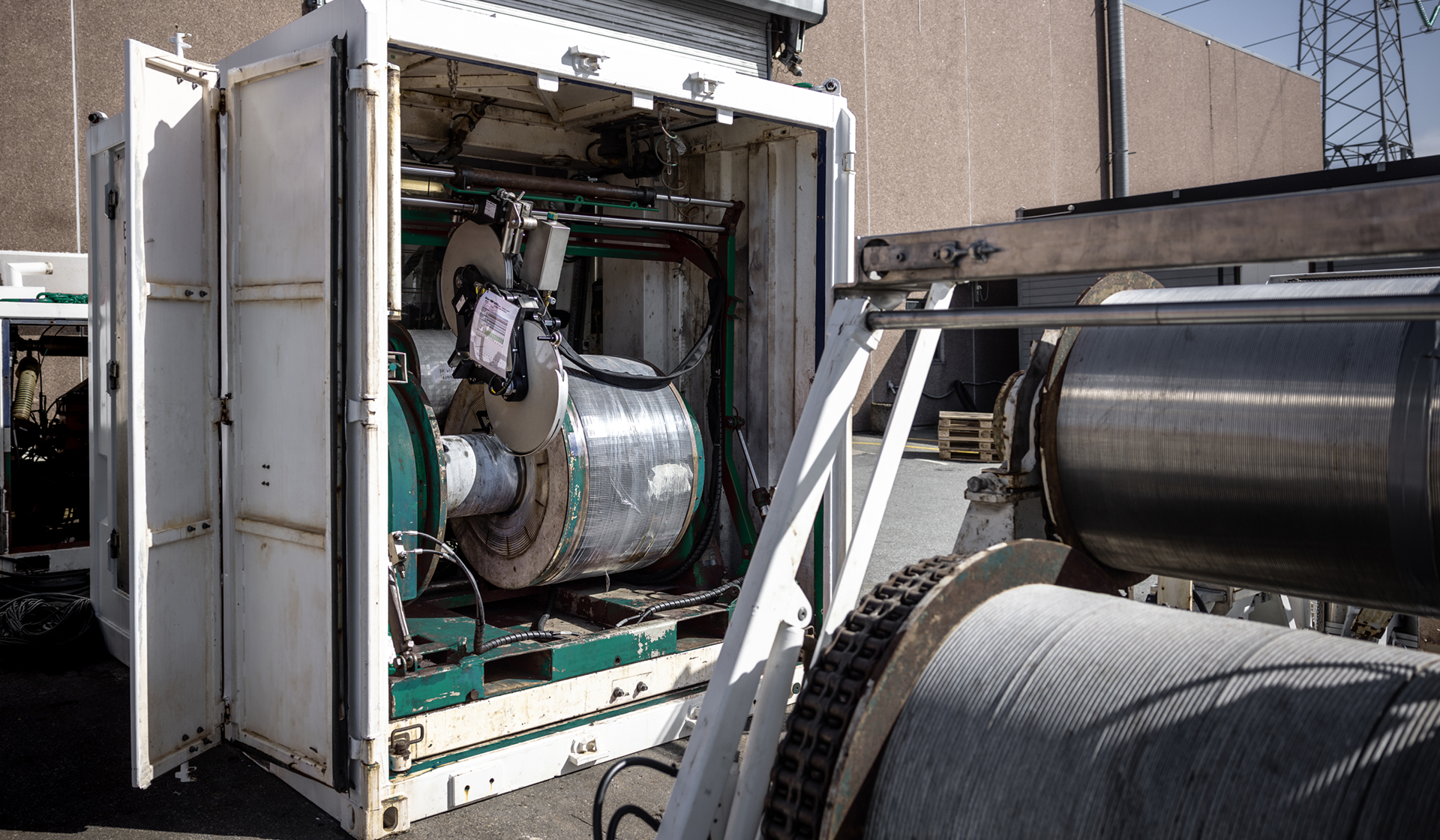 Industrial winch and surface equipment for wireline